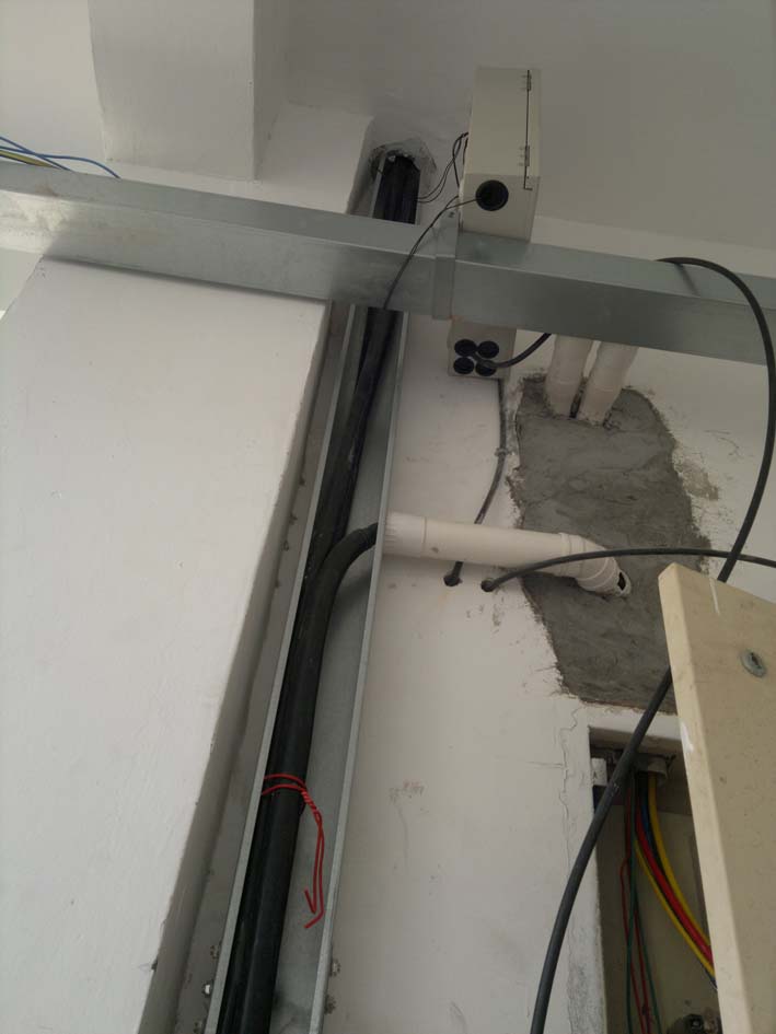 上海奉賢廠房裝修橋架安裝圖片